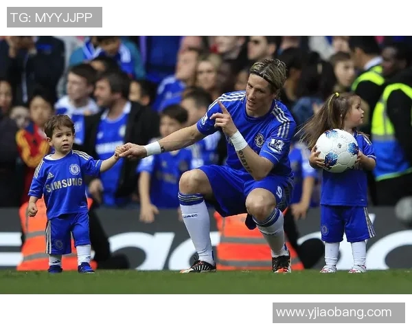 足球头带球星：突破传统赛场魅力塑造与技术风采并行