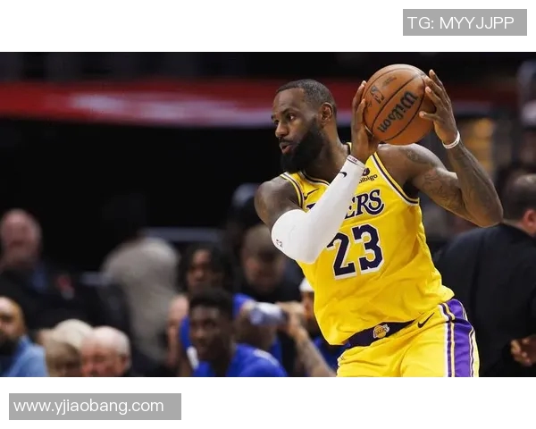 未来足坛巨星崛起之路 揭秘新一代球员如何打破纪录走向巅峰